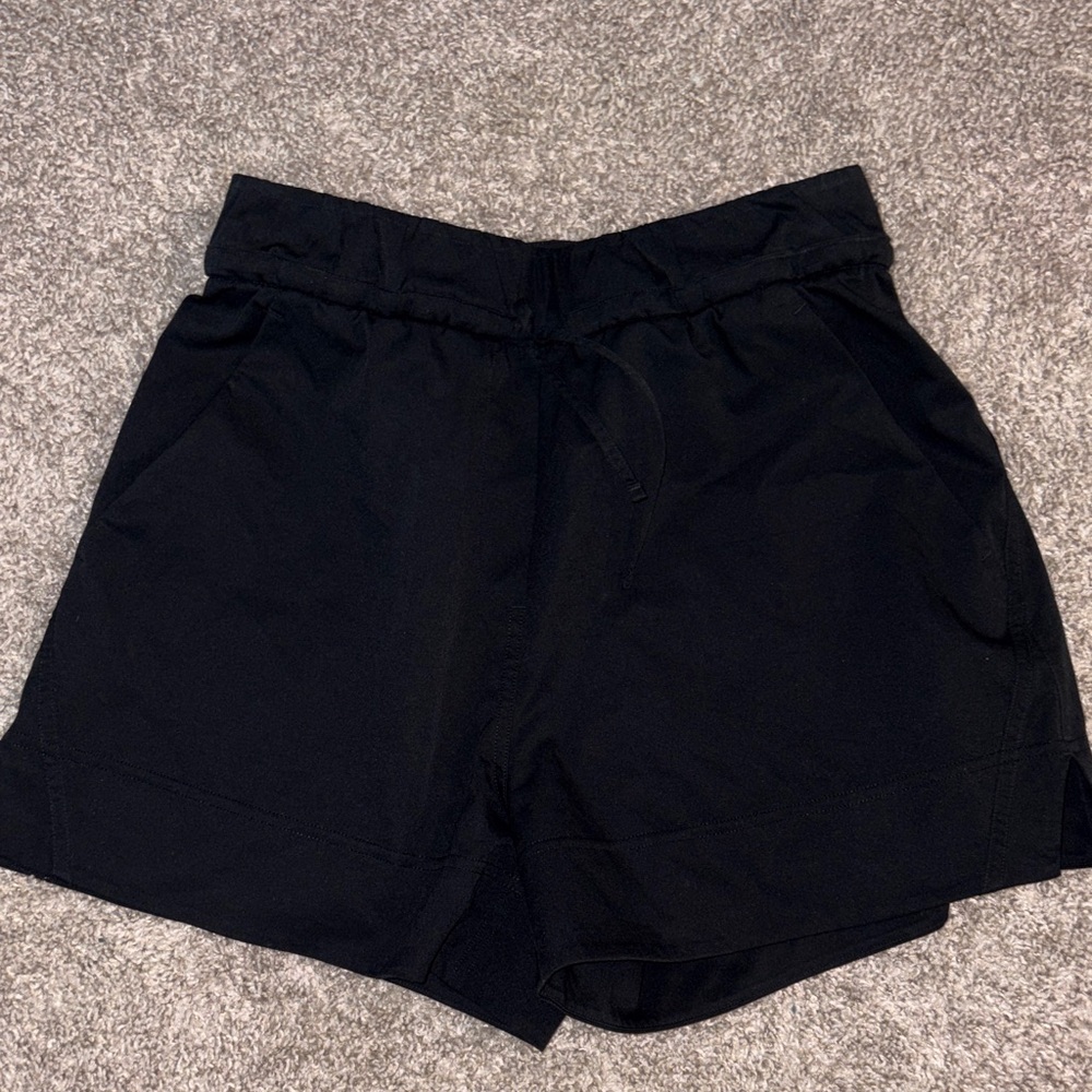 Lulu shorts cinch waist black